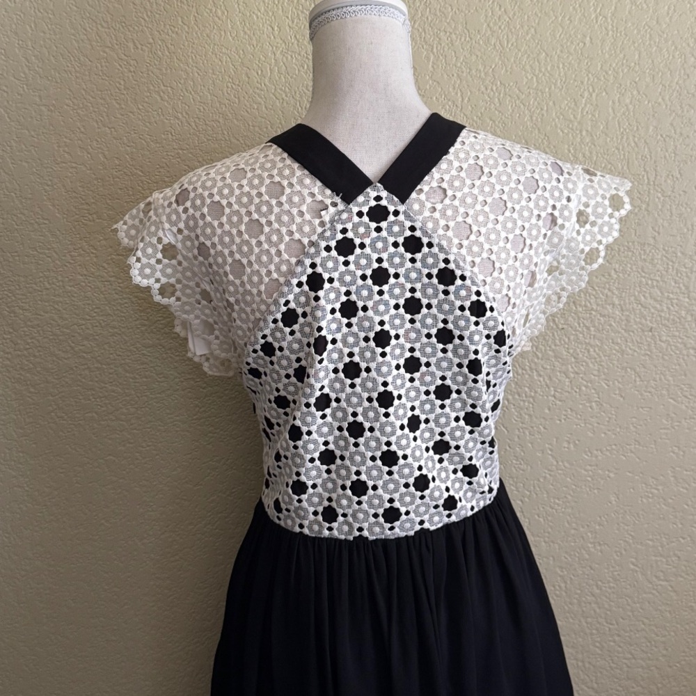 Sandro Black Plunging Neckline Lace Inset Midi
Dress Black/White Size 38 US 6 - Picture 10 of 16